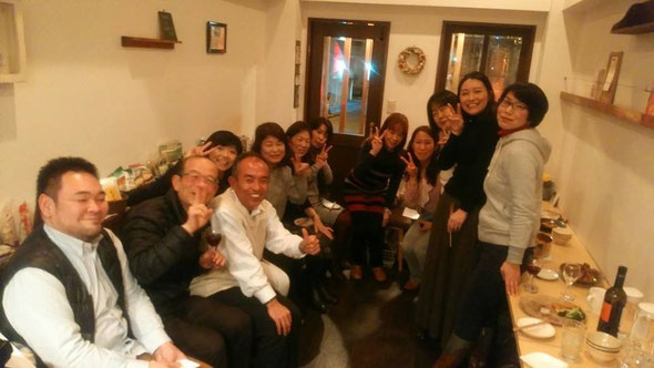 写真は今年1月に介護アロマの巨匠、浅井先生をお迎えした時の写真です。 皆さん、いいお顔されてますね。(笑