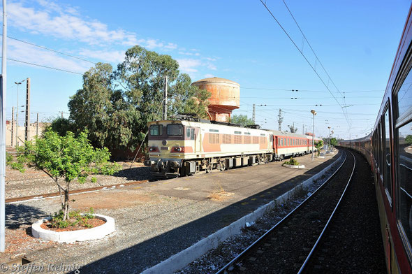 C 1105 mit Train 701 Benguerir-Safi in BENGUERIR (18.9. 2013) 