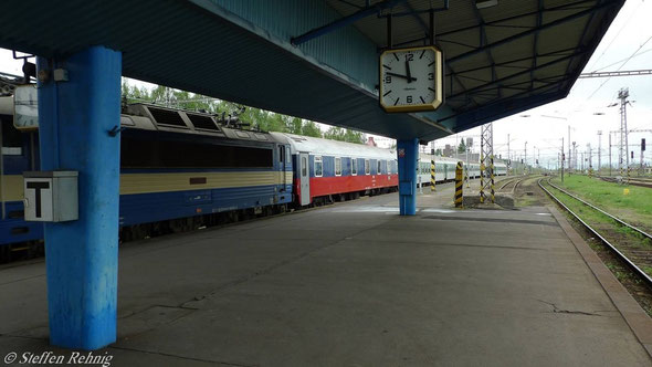 Kurswagen MOSKVA - CHEB im R 606 "OHRE" bei der Einfahrt in Cheb (14.Mai 2010)