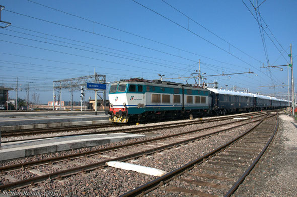 Einfahrt in Santa Lucia vom Abstellbahnhof kommend