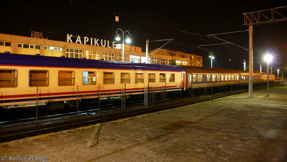 B/Ex 4643/81031 "Bosphor Express" Im türkischen Grenzbahnhof Kapikule (12. Juni 2007)