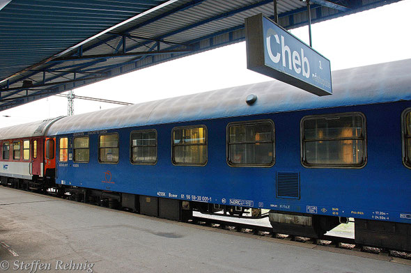 Liegewagen Bceer 61 56 59-30 00 -1 am R 441 "EXCELSIOR" in Cheb (17.10. 2014)
