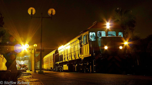 DH 416 mit Hotelzug AM Oujda (21.10) - Fes (2.40-3.00) - Casablanca (7.15) in OUJDA (18.4. 2014)