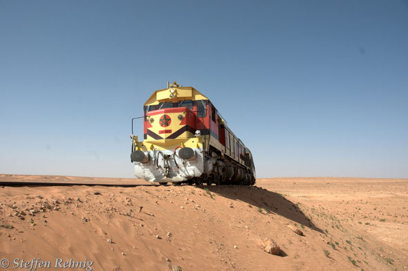 .... ein Zwangshalt wegen Sandverwehung in der Wüste ....