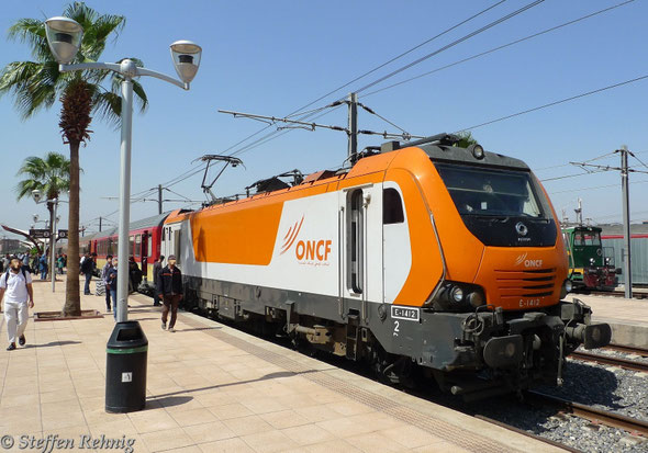  E 1412 mit Train 601 Casablanca - Marrakech kurz nach Ankunft im Bahnhof MARRAKECH (20.9. 2013)
