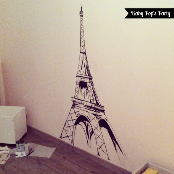 décoration chambre enfant bébé room children tour eiffel tower torre noir blanc black white dessin draw pain peinture mur wall bordeaux