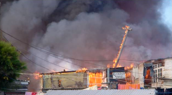 Fire sweeping through Imizamo Yethu August 2013