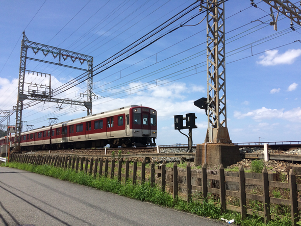 近鉄奈良線　石切駅に向かう（筆者撮影）