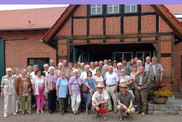 Vor dem Strohmuseum in Twistringen