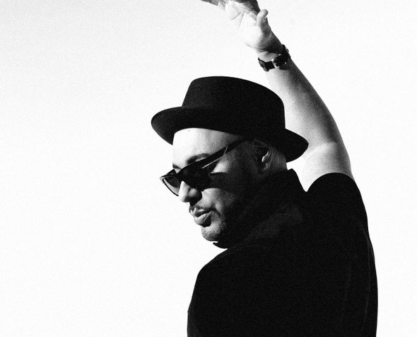 Roger Sanchez (photo by Tom Keller)