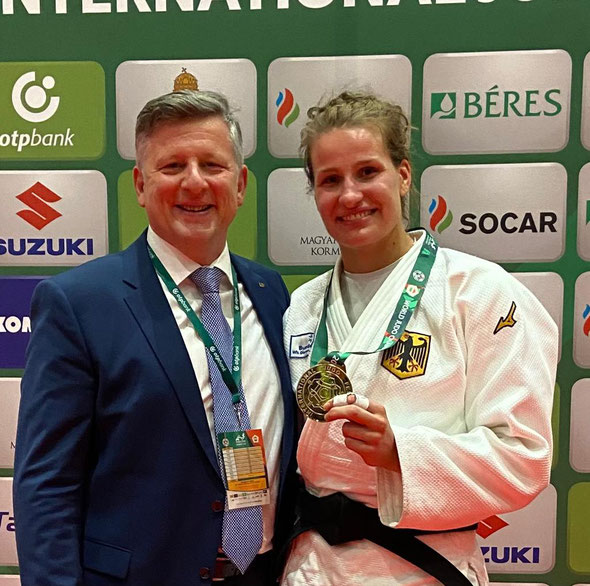 Teodor A. Pop, links mit der deutschen Judo-Weltmeisterin Anna-Maria Wagner in Budapest