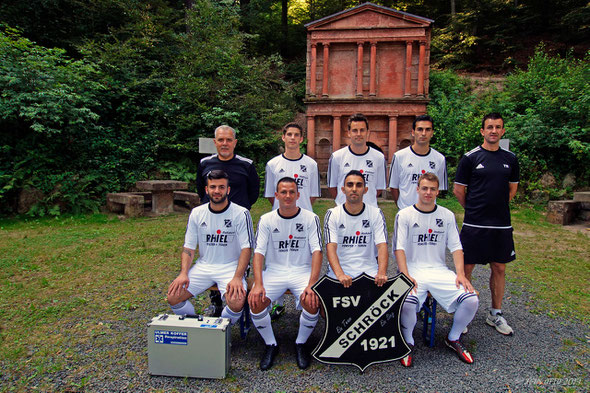 Von hi. li. Antonino Alfano, Malte Braß, Steffen Rechner, Mehmet Kocak, Trainer Markus Kubonik vo. li. Badi Yildiran, Brian Davis, Hakan Keskin und Jakob Hafer. Es fehlen: Eduard Rhiel, Roman Herdt und Tobias Leisge