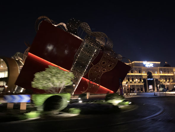 museo a forma di pacchetto regalo di Doha