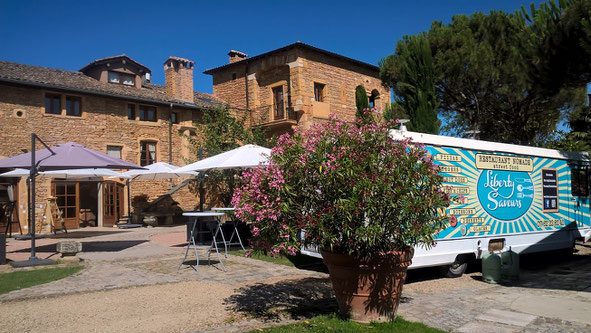 Food truck Liberty Saveurs dans le Beaujolais : spécialités grillades et rôtisserie