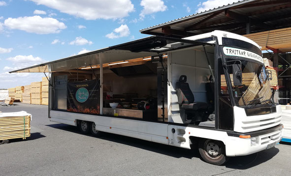 food truck crêches-sur-saône. food truck avec du boeuf bourguignon et autres plats traditionnels. food truck Mâcon. food truck bourg-en-bresse. Food truck Belleville-sur-Saône . food truck villefranche-sur-saône.  food truck Juliénas