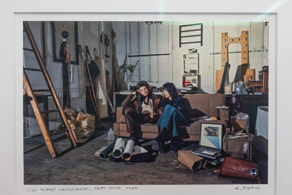 Albert Scopin: Patti Smith mit ihrem damaligen Partner Robert Mapplethorpe im Hotel Chelsea. Ausstellung in der Berliner Galerie FeldbuschWiesnerRudolph. Foto: Lutz Röhrig 2026