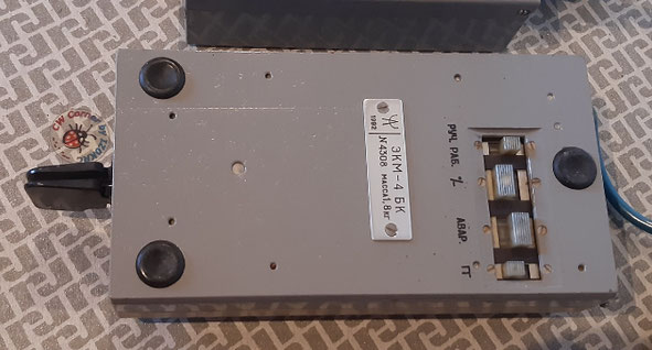 Soviet Keyer KDM-3b, particolare delle sotto regolazioni di funzionamento