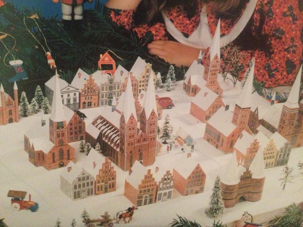 Das Papier-Modell von Lübeck: Auch als Adventskalender nutzbar!