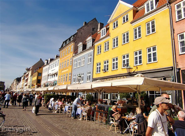 Nyhavn, a Popular Tourist Spot to Eat and Drink!