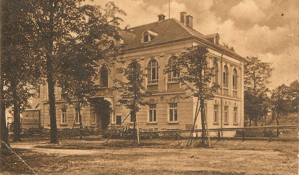 Das neue Schützenhaus etwa 1916 mit Kegelschub und Schießstand