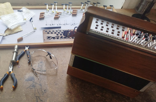 Démontage d'un clavier main droite d'un accordéon diatonique Castagnari  Au Soufflet Qui Swing 