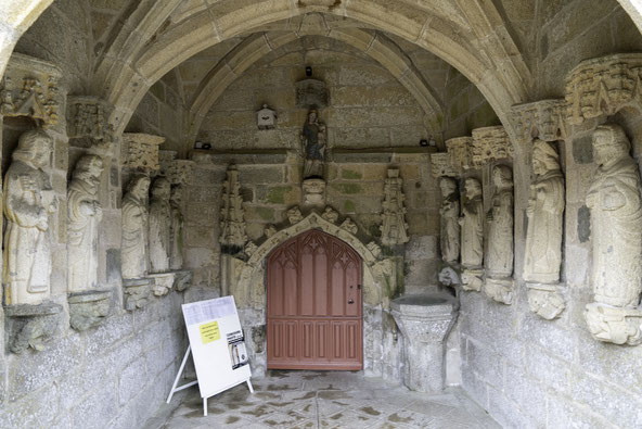 Bild: Lanloup mit Église Saint-Loup in der Bretagne 