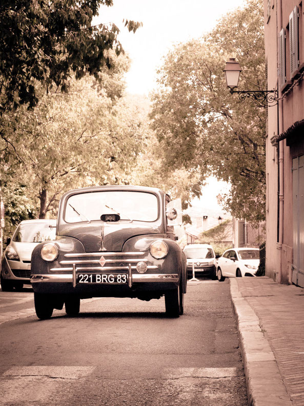 Oldtimer im wunderschönen Bergdorf Grimaud