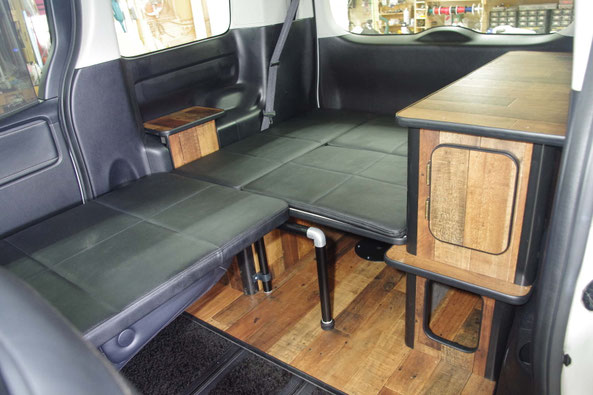 VOXY/NOAH の車中泊・キャンピングカスタムならライトキャンパーシリーズがオススメです。
