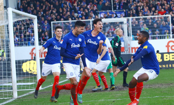 Kiels Atakan Karazor feiert seinen Treffer zum 1:1. Fotos: pin