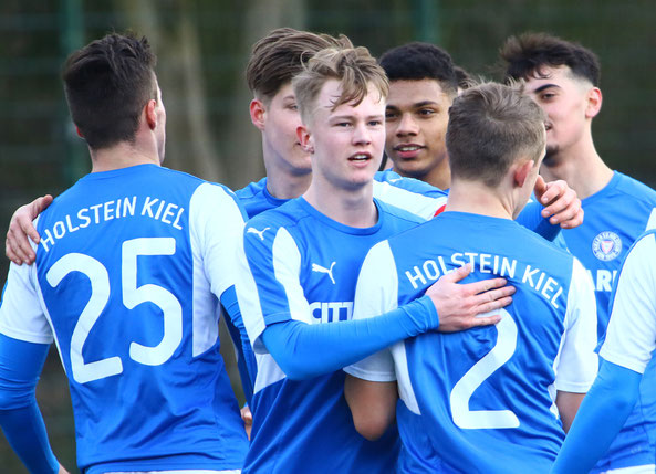 Kieler Jubel gegen Victoria Hamburg