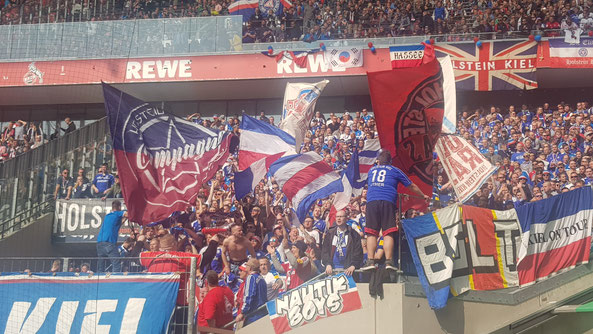 Kieler Fans in Köln - Foto: pin