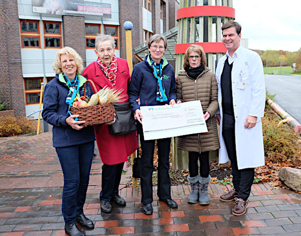 Spendenübergabe Lübeck-Hilfe für Krebskranke Kinder LandFrauenVerein Lübeck