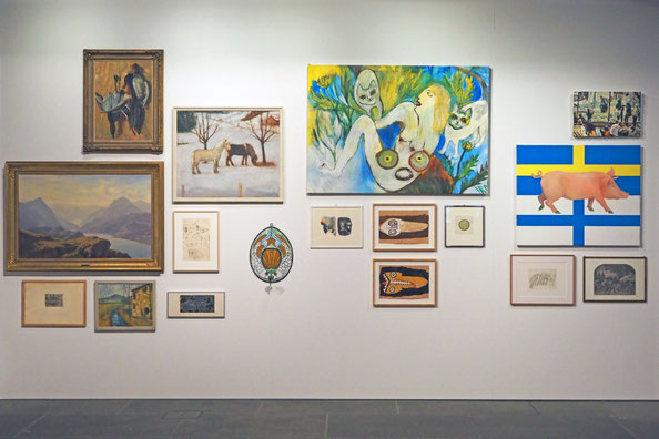 weisse_Wand_mit_Bildern_Tiere_sichtbar_Kunstdepot