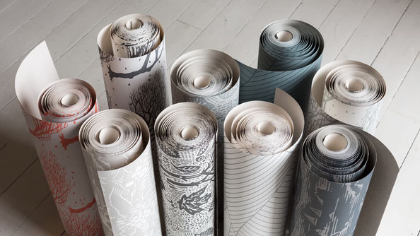 Rouleaux de papier peint colorés