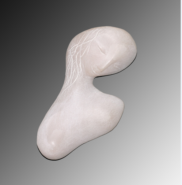 Heidrun Feistner: Die Mondfrau / Stein / 17 cm, liegend / 2014 und 2015 / Foto Jean Molitor
