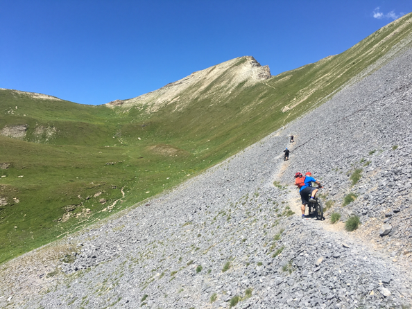 andiamo in direzione della cima del Monte Souberyan, a metà svoltiamo a destra verso il colle delle Munie