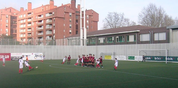 Sergio Francisco anota el gol del empate en el partido de la temporada pasada.