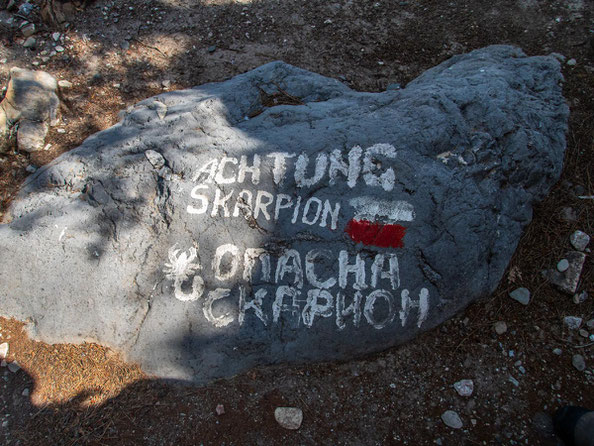 Mehrtagestrekking auf dem Lykischen Weg in der Türkei - wandern fernab der Zivilisation in einer traumhaften Landschaft umgeben von Meer, Klippen und Bergen. (hier: Etappe 16 von Gedelme nach Göynük Yaylasi)