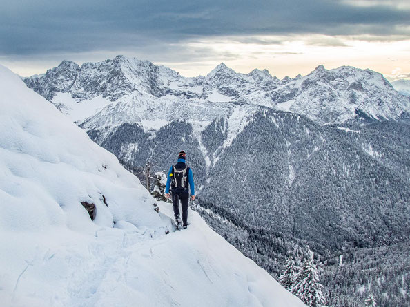 Anspruchsvolle Winterwanderung auf die Schöttelkarspitze, in der Soierngruppe im Karwendel.