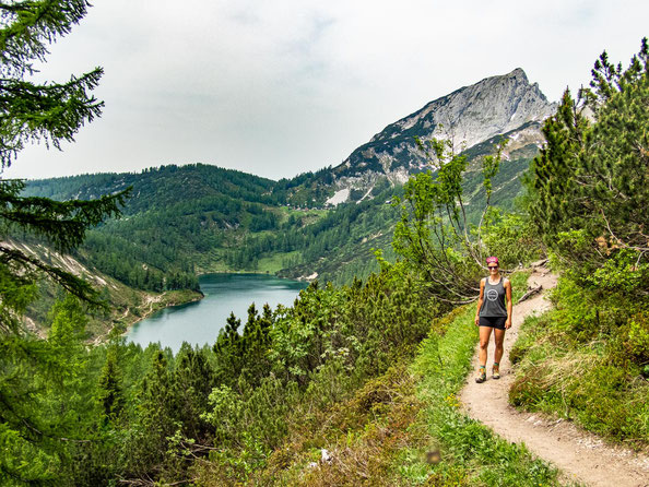 6-Seen-Wanderung im Salzkammergut - dem größten Seenhochplateau in Mitteleuropa. Hier zu sehen - der Steirersee.