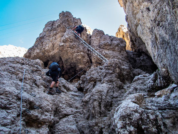 Impressionen der Dolomiten auf unserer Mehrtageswanderung Etappe 2 von der Puez Hütte, über das Grödner Joch, zur Pisciadu Hütte