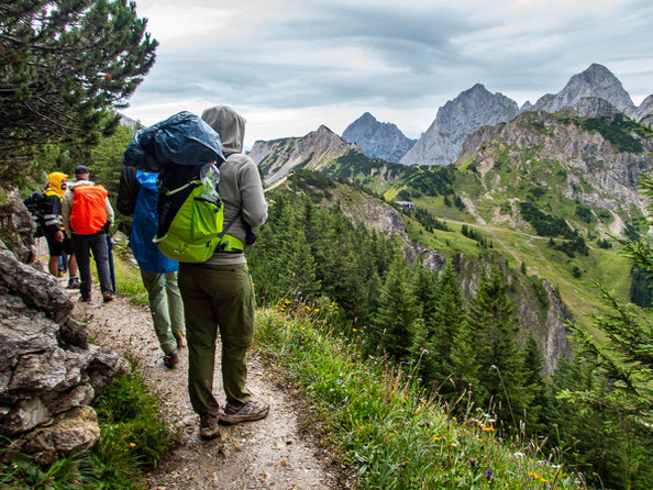 Integrationsprojekt Wanderglück auf dem Gräner Höhenweg zum Füssener Jöchel und weiter hinab zum Haldensee.
