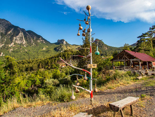 Mehrtagestrekking auf dem Lykischen Weg in der Türkei - wandern fernab der Zivilisation in einer traumhaften Landschaft umgeben von Meer, Klippen und Bergen. (hier: Etappe 16 von Gedelme nach Göynük Yaylasi)