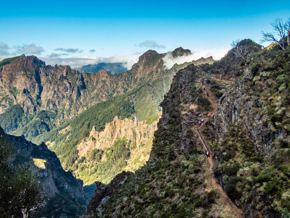 Madeira - die schönsten Wandertouren auf der Blumeninsel (hier: auf den höchsten Berg der Insel - vom Pico do Arieiro auf den Pico Ruivo)