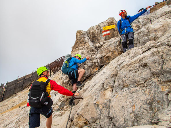 Zugspitze Besteigung: Atemberaubende Bilder und einen Erlebnisbericht vom höchsten Gipfel Deutschlands.