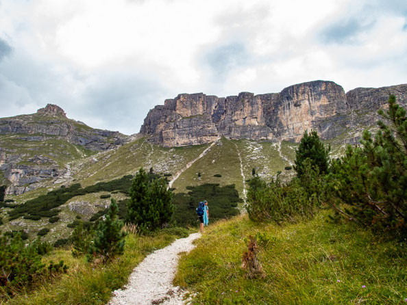 Impressionen der Dolomiten auf unserer Mehrtageswanderung Etappe 1 von Wolkenstein zur Puez Hütte, im Naturpark Puez-Geisler.