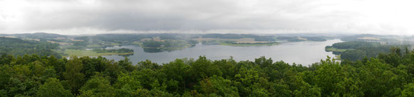 Blick vom Mosenturm auf die Talsperre Pöhl nach Regenschauern am 21. Juli