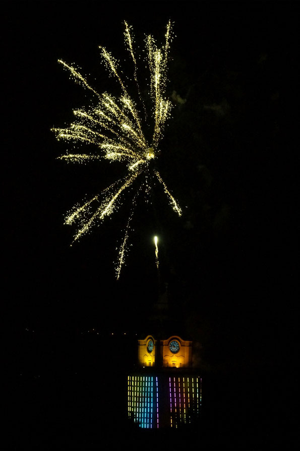 Feuerwerk zum Spitzenfest über dem Plauener Rathausturm, 19.06.2022 ( Foto: L. Schneider )