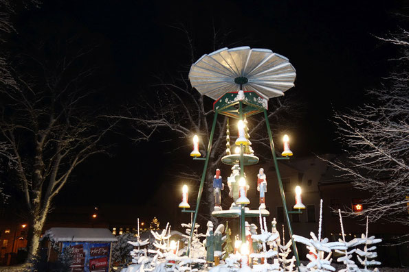 Winter Weihnachtszeit an der Pyramide in Falkenstein