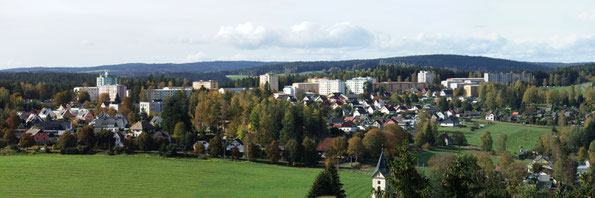 Blick auf Rotava / Rothau vom Gipfel des Basaltkegels